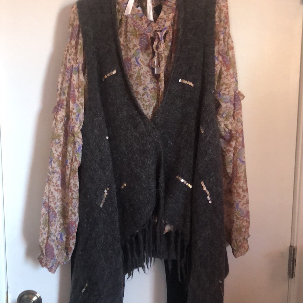 Buckle Blouse - Picture 9 of 9